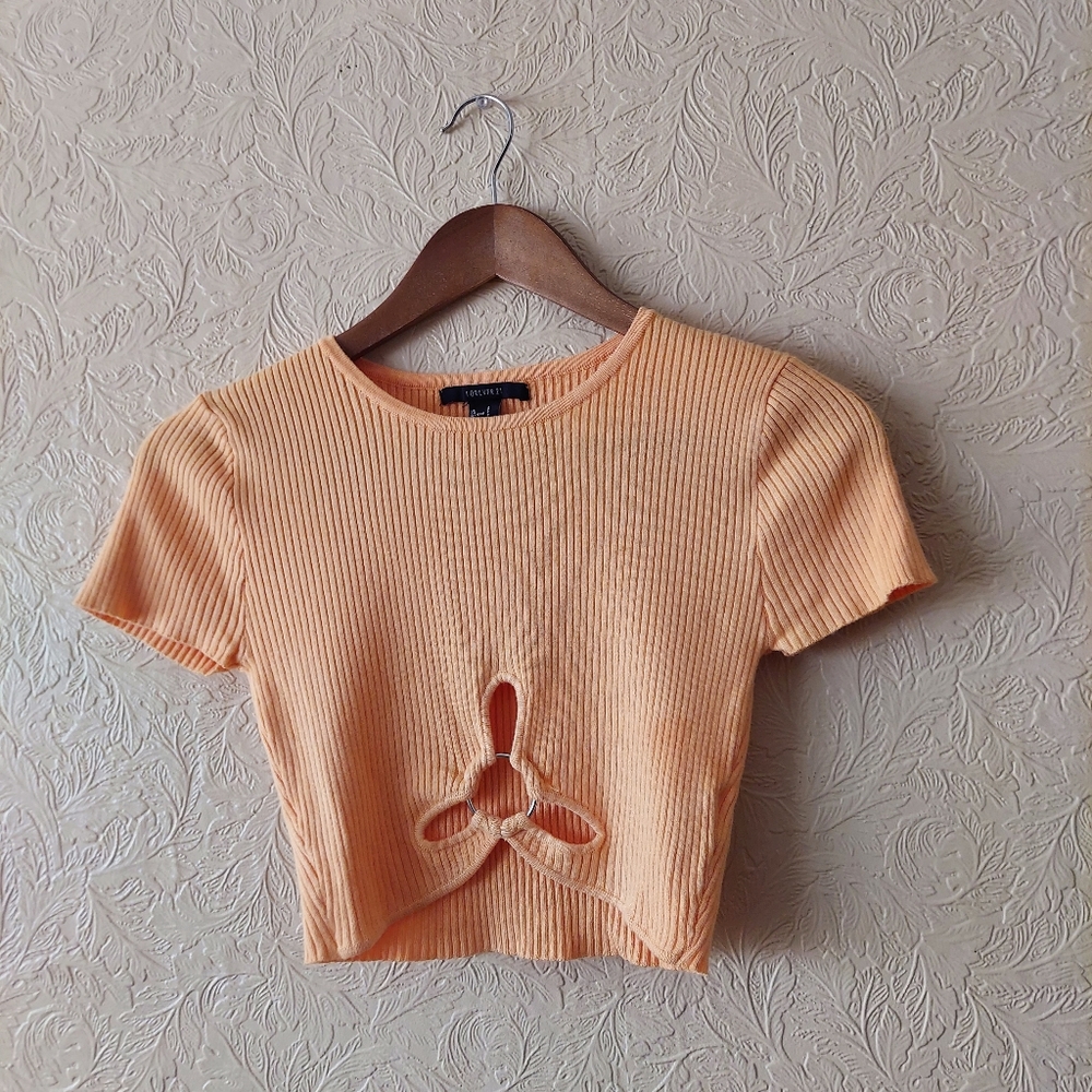 Forever 21 orange ribbed knit short sleeve crop top flower ring cutout Sz small